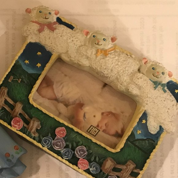 Two Cute Picture frames - Picture 5 of 6